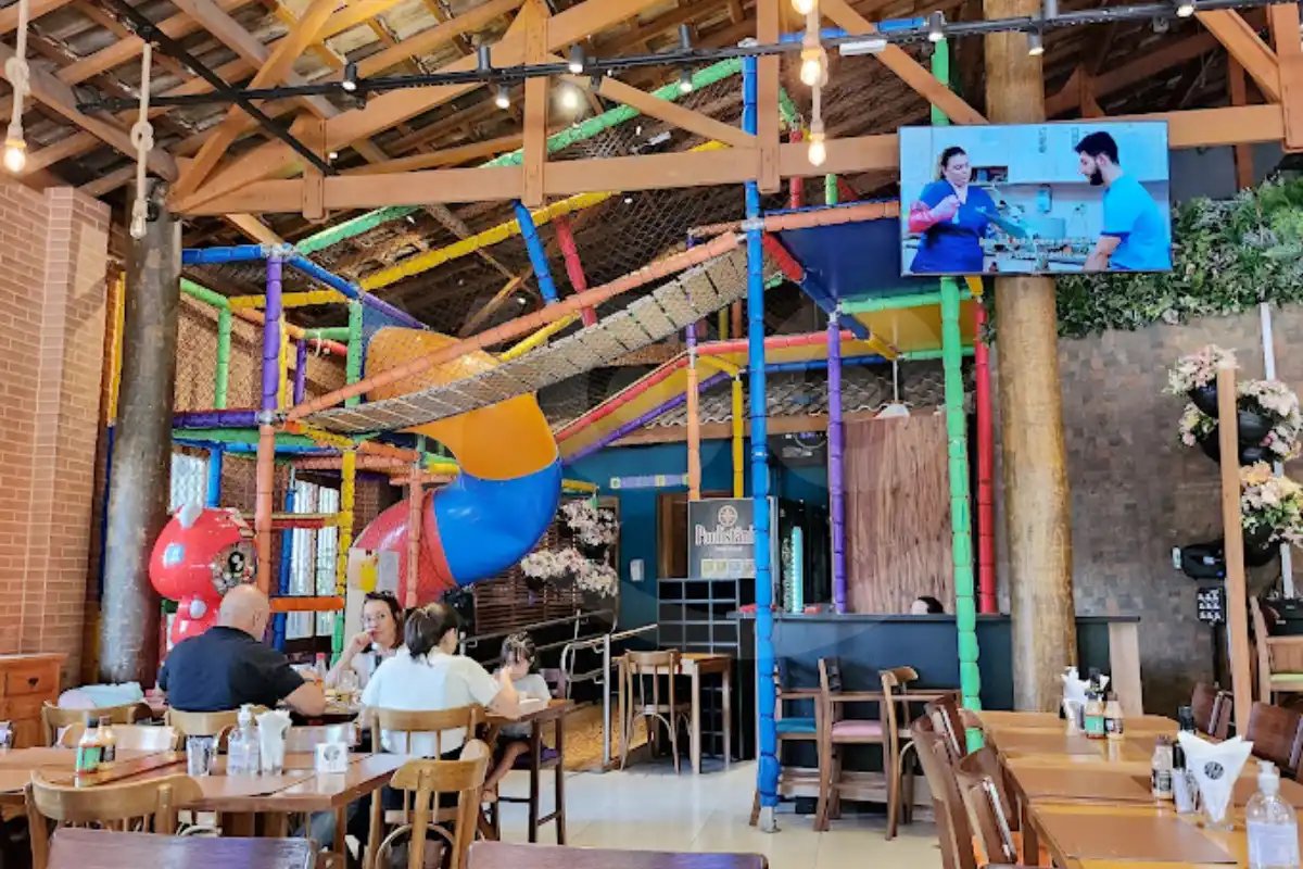 Bar e Restaurante na Vila Cruzeiro com espaco kids