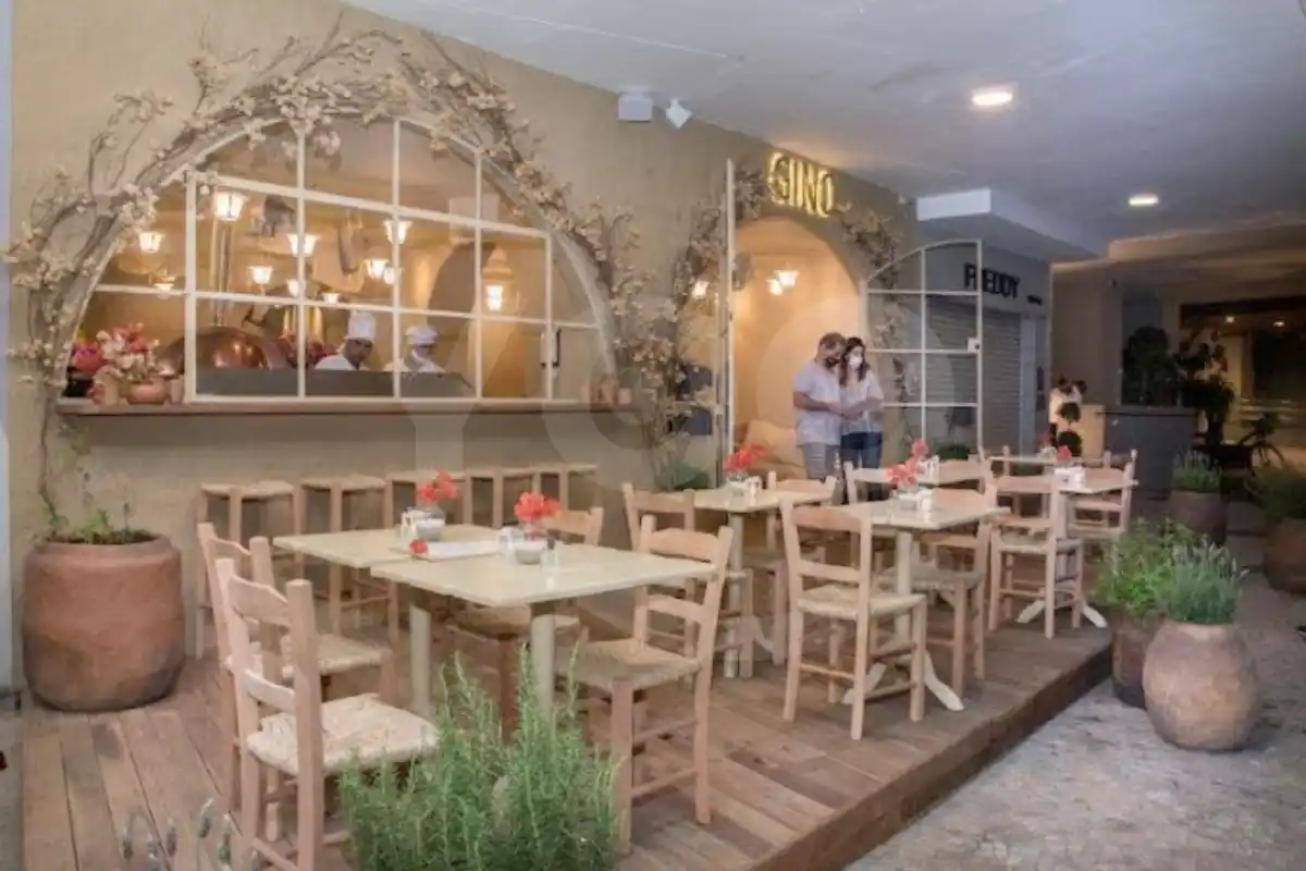 Gino Ristorante Restaurante Italiano em Copacabana mesas externas