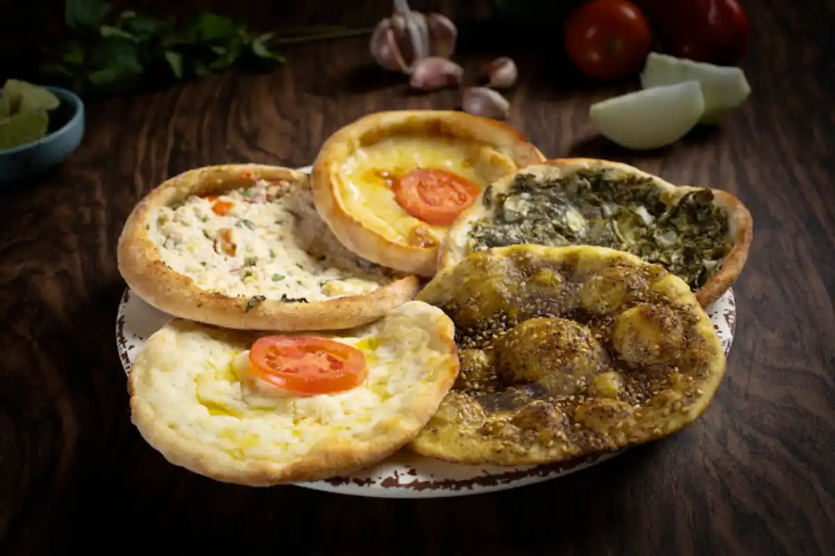 Shababs produz diversos sabores da esfirra libanesa Esfiharia em Santo Andre