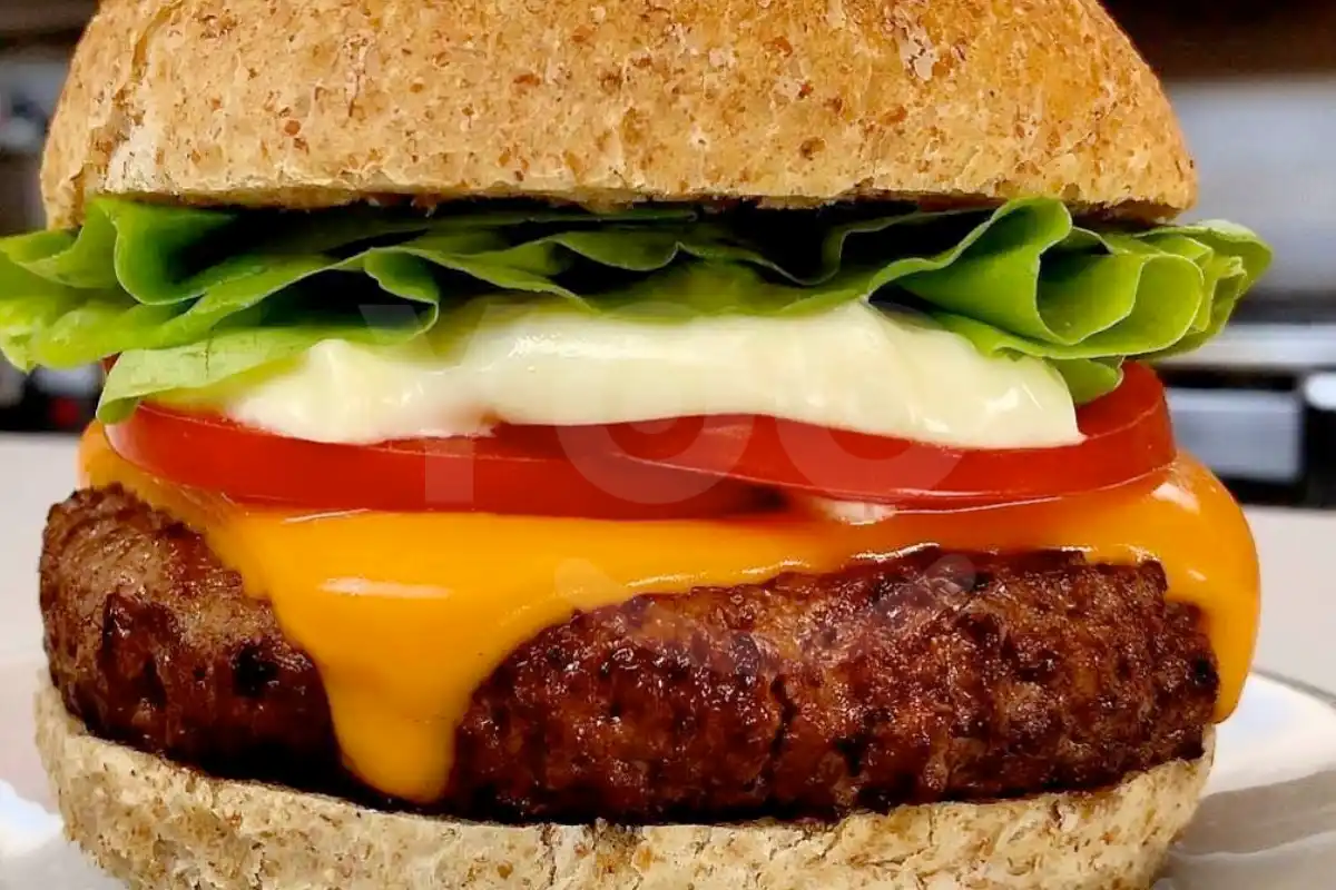 a chapa hamburgueria Itaim Bibi prepara o x-salada mais famoso da cidade