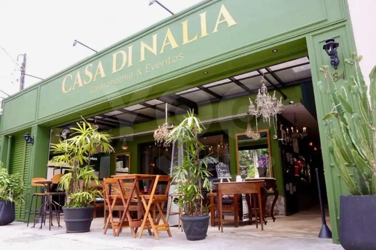 restaurante na Aclimacao Casa di Nalia - mesas externas