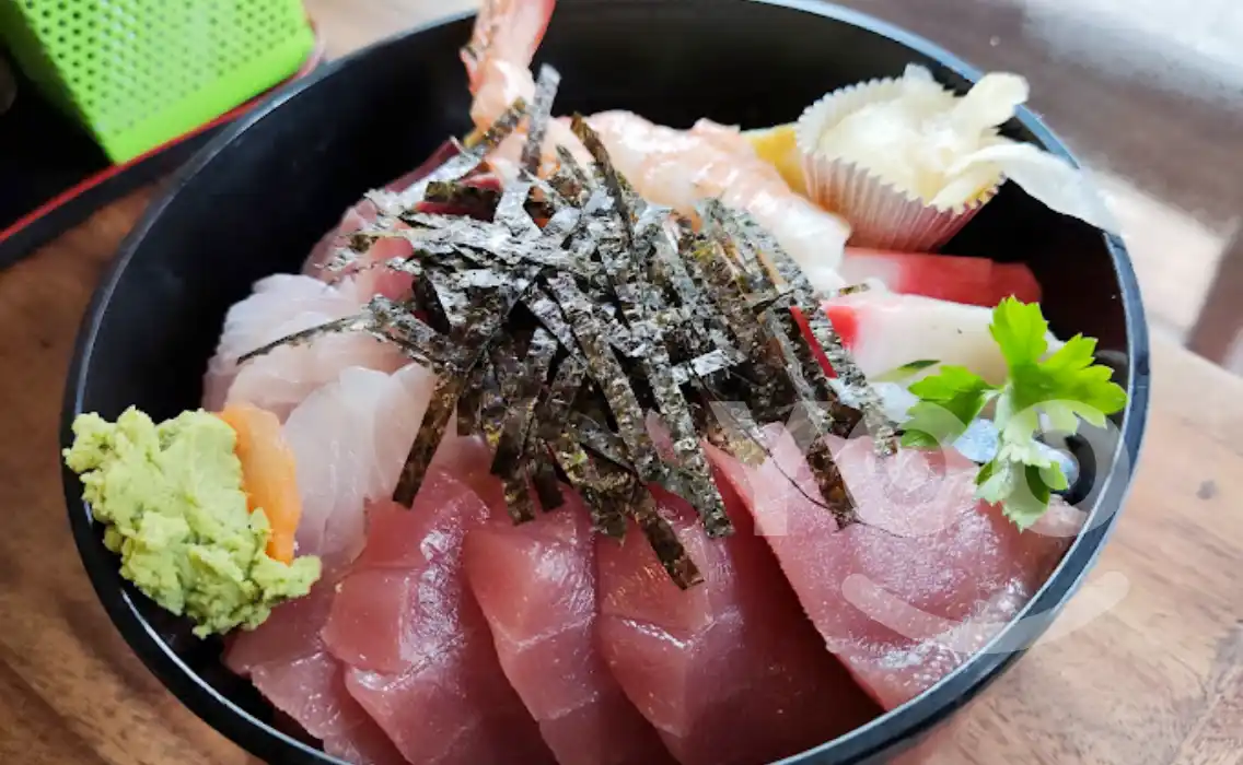 Ten Sushi culinaria prepara sashimi de peixes nobres na Vila Mariana