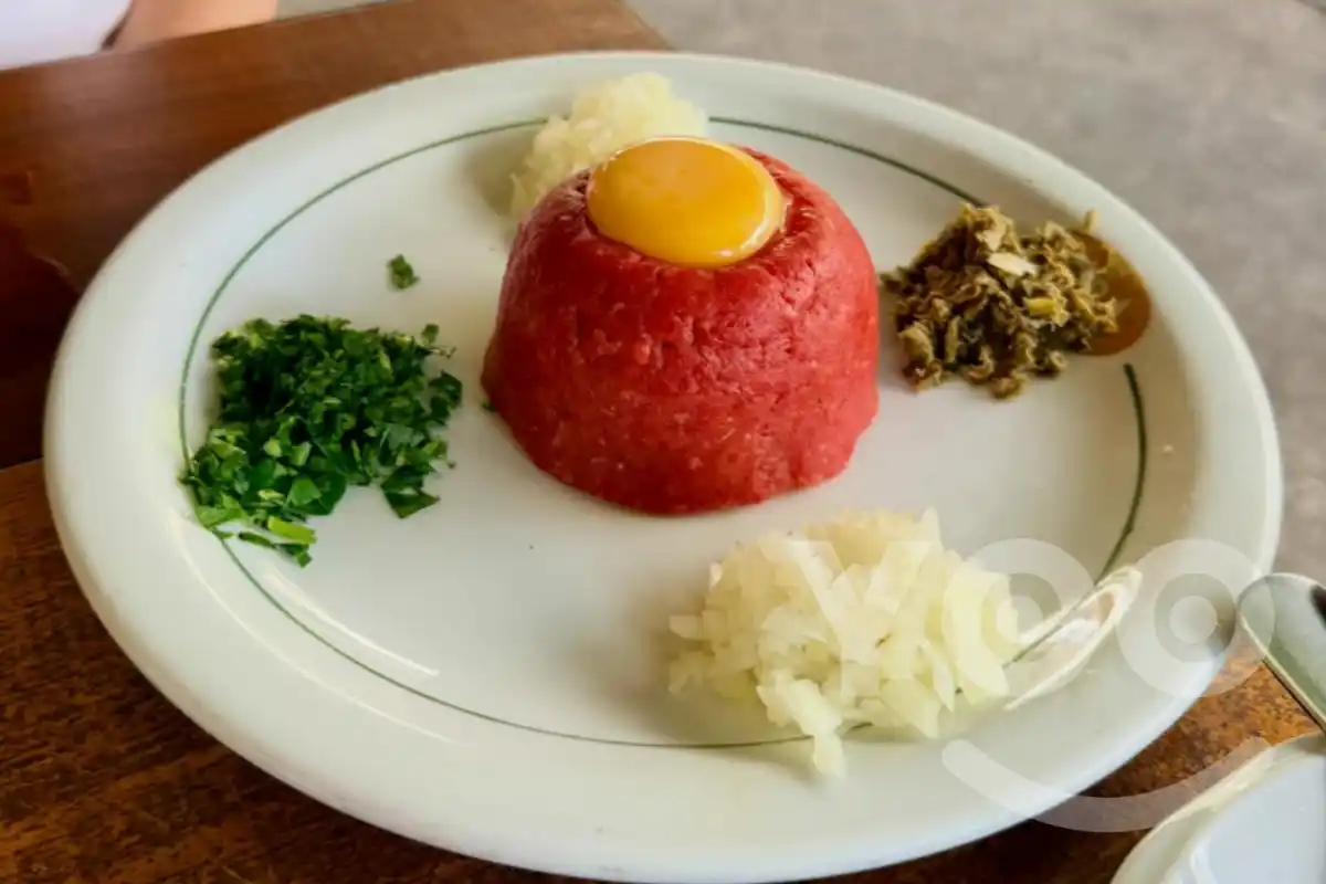 bar do giba - serve o famoso steak tartare