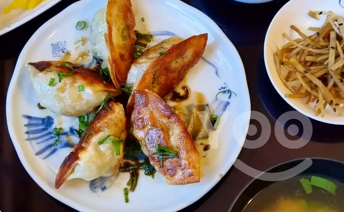 o Yamato restaurante Curitiba prepara guiozas com receita milenar Japonesa