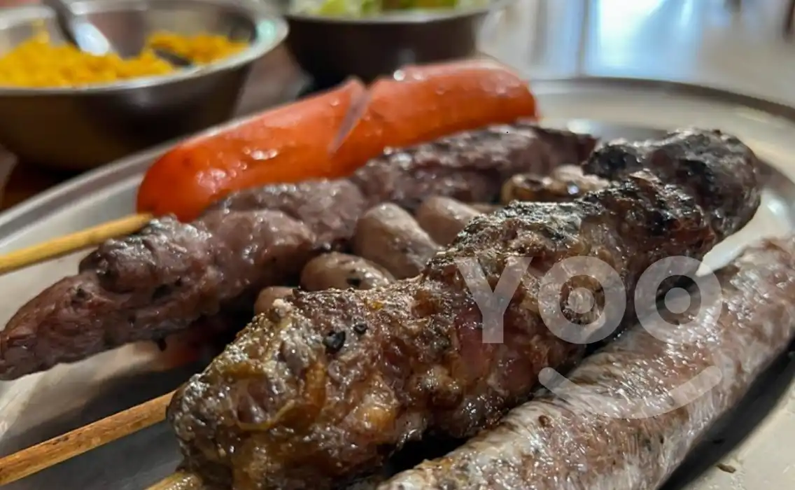 A Costelaria Cambuci prepara o melhor churrasco no espeto