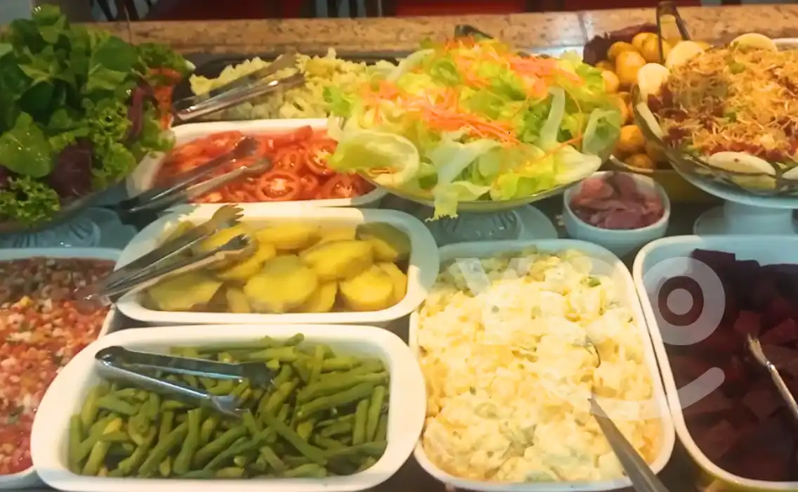 Churrascaria Dona Leopoldina - buffet completo com diversos tipos de salada