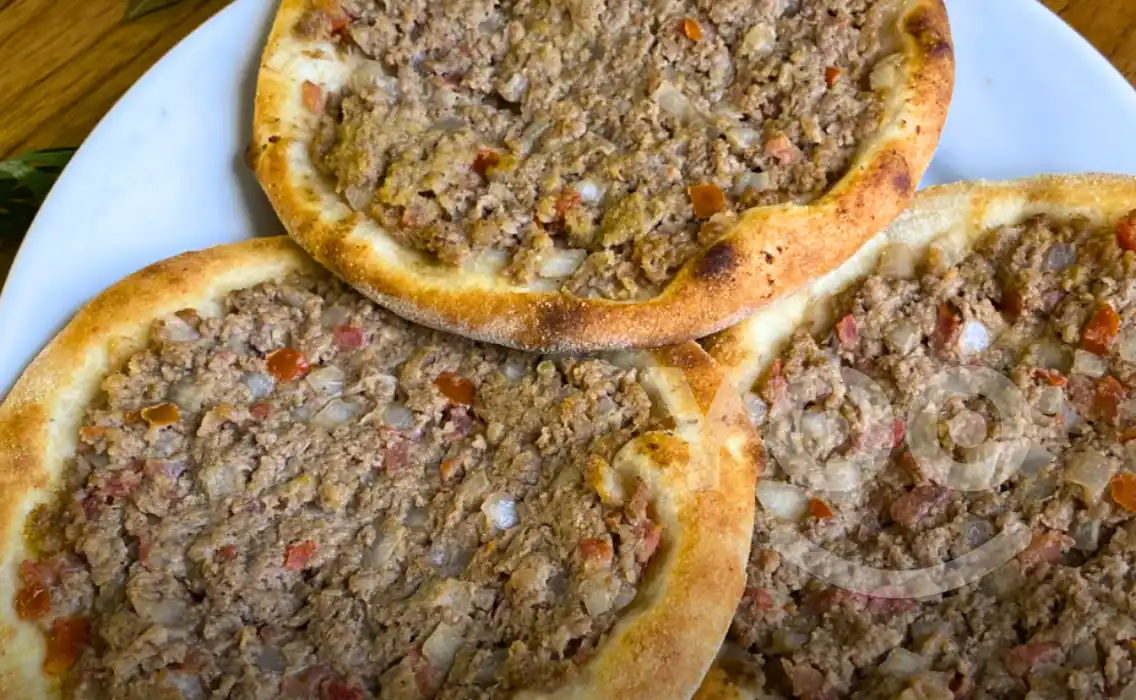 Esfiha vergueiro prepara a esfiha de carne original no Ipiranga