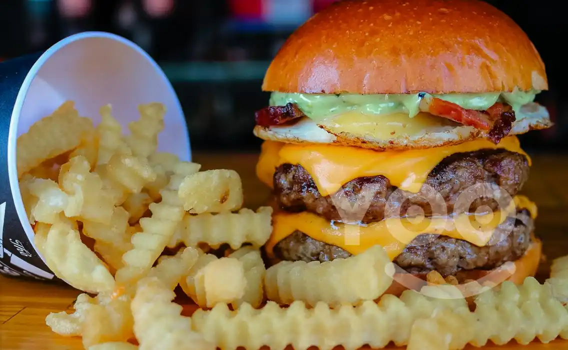 Johns Burguer hamburguer com batata premium