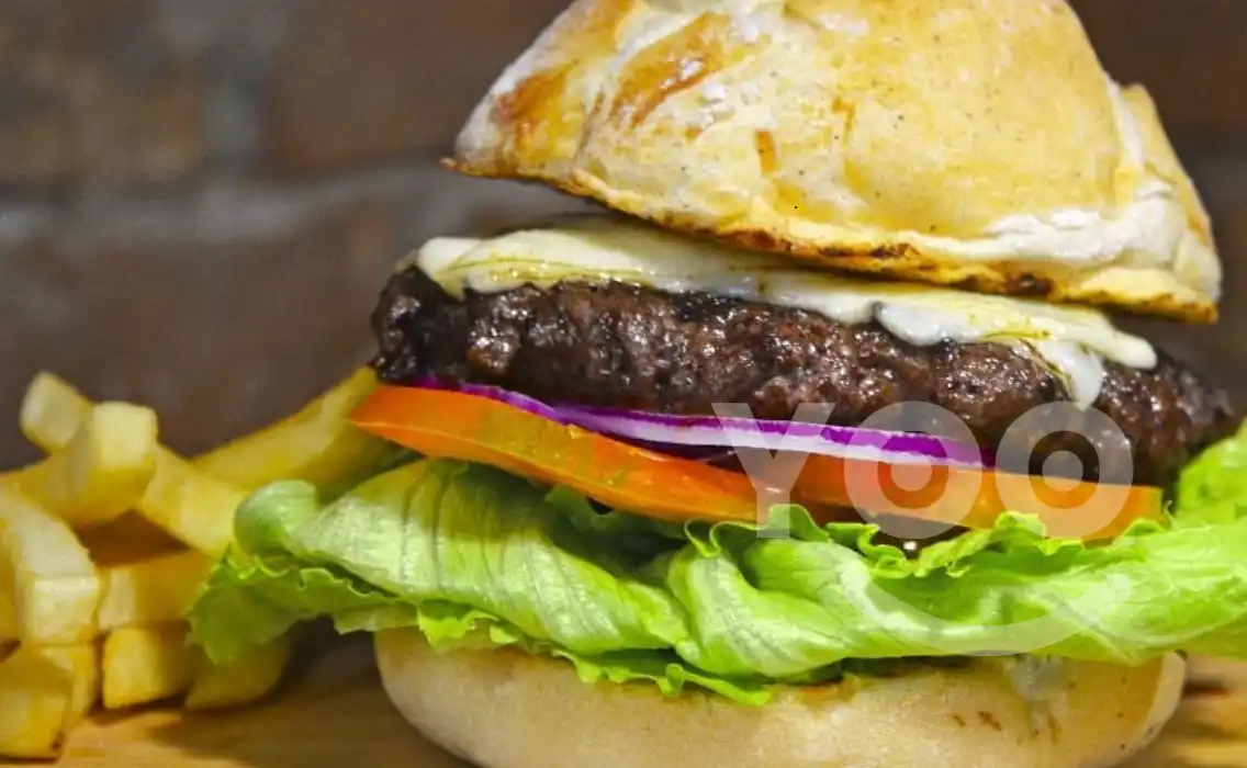 Veronasgrill Burger prepara o famoso verona Salada
