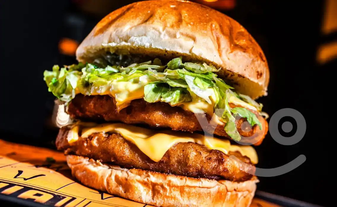Burger Da Rua prepara hamburguer artesanal em Moema