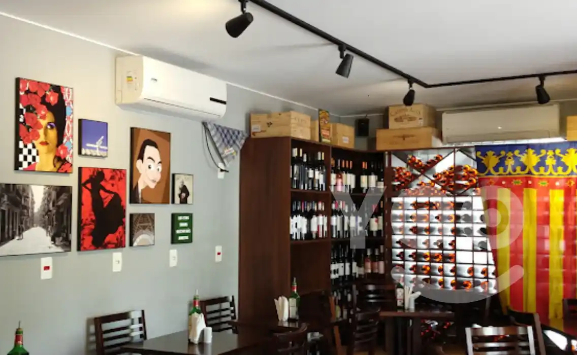 ambiente espanhol do Restaurante Lola por Dios