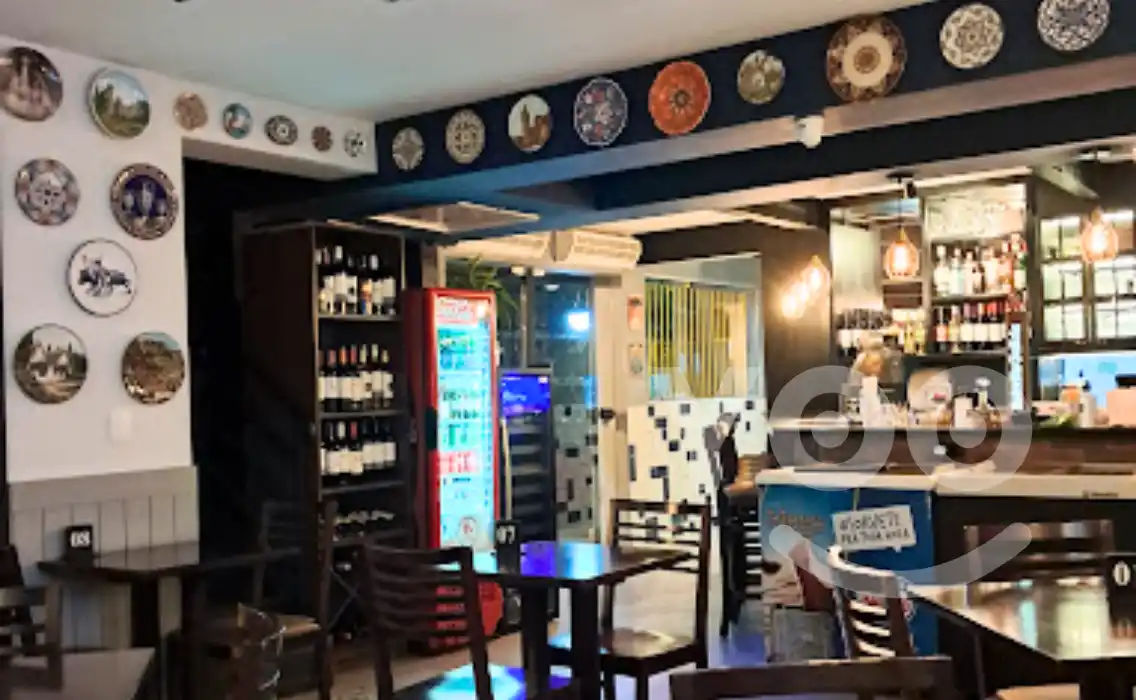 ambiente interno do Restaurante Lola por Dios